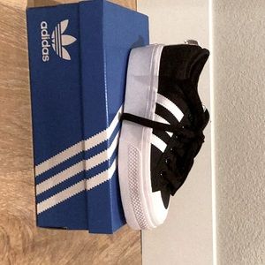 Adidas nizza platform size 5 woman’s
